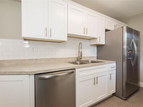 3rd image of 839 Savannah Ave