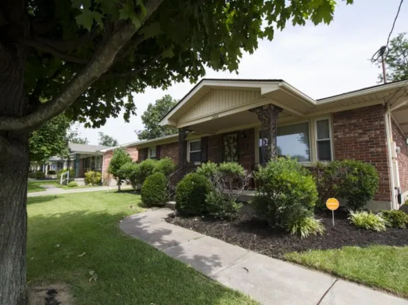 2505 McGee Dr, Louisville, KY 40216