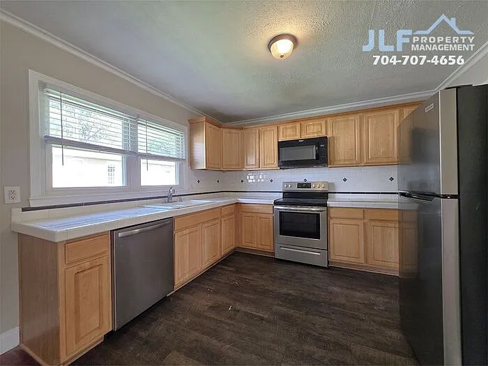 1052 Rembrandt Dr SW #1052 — Photo 5