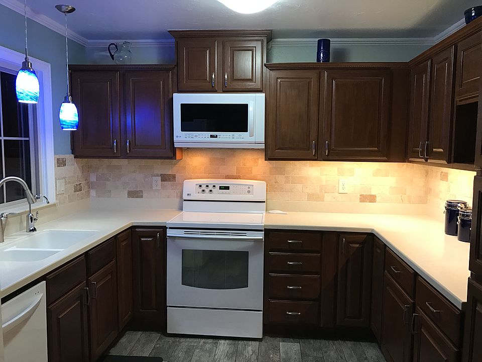 1st image of 2424 Cherokee Dr