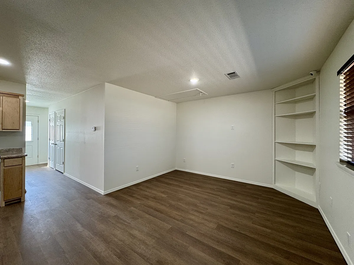 Building Photo - 102 Davis Ln #B