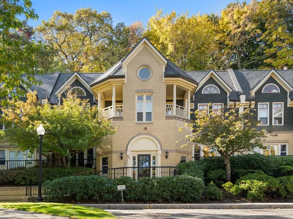 89 Glen Rd #5, Brookline, MA 02445