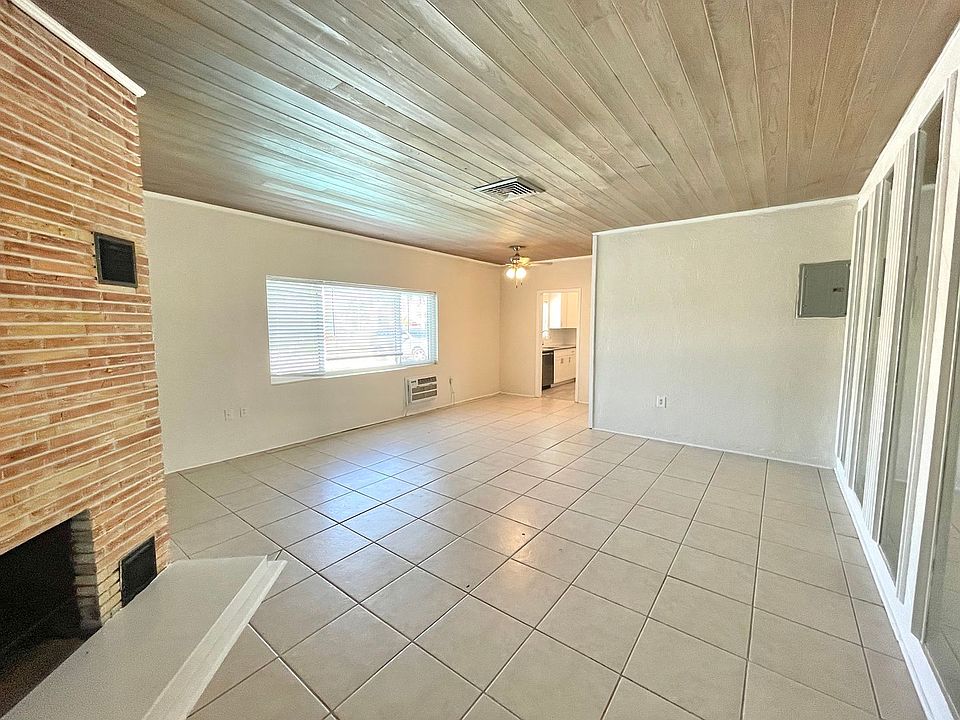 1st image of 1205 Seaway Dr APT 4
