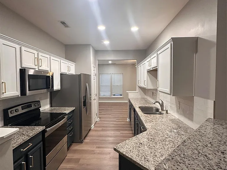 10407 Alexander Martin Ave — Photo 4