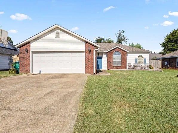 681 Zachary St, Centerton, AR 72719