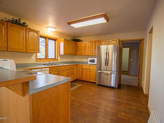 5th image of 2221 Rosewood Ln