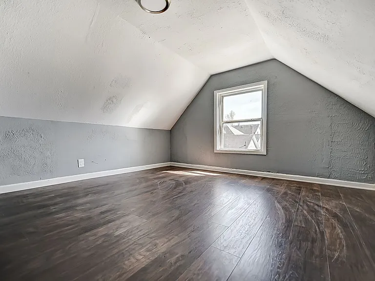 1257 Leonhard St — Photo 31