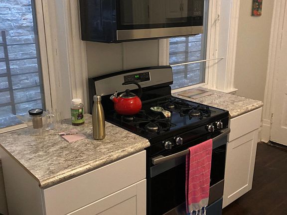 3rd image of 826 N Winchester Ave #2F