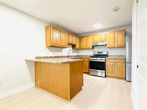 Cowesett Ridge, 88-88 1/2 Church St #9, West Warwick, RI 02893