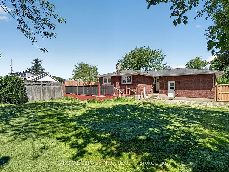 268 Henrietta St — Photo 45