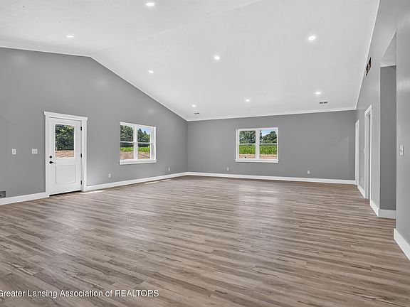 3rd image of 5098 Cooper Rd