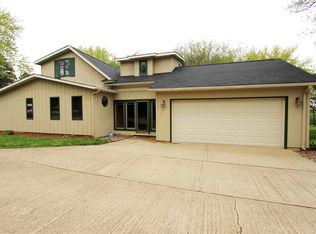 3232 Jepsen Rd, Cedar Falls, IA 50613
