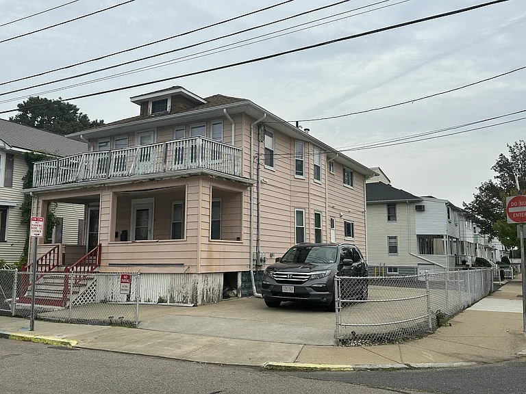 42 Walnut St #1 — Photo 16