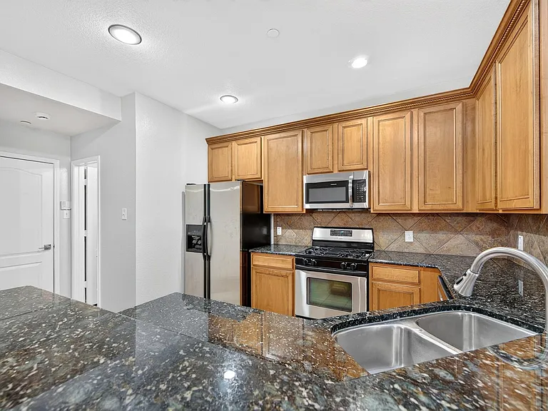 6837 Livorno Ln — Photo 13