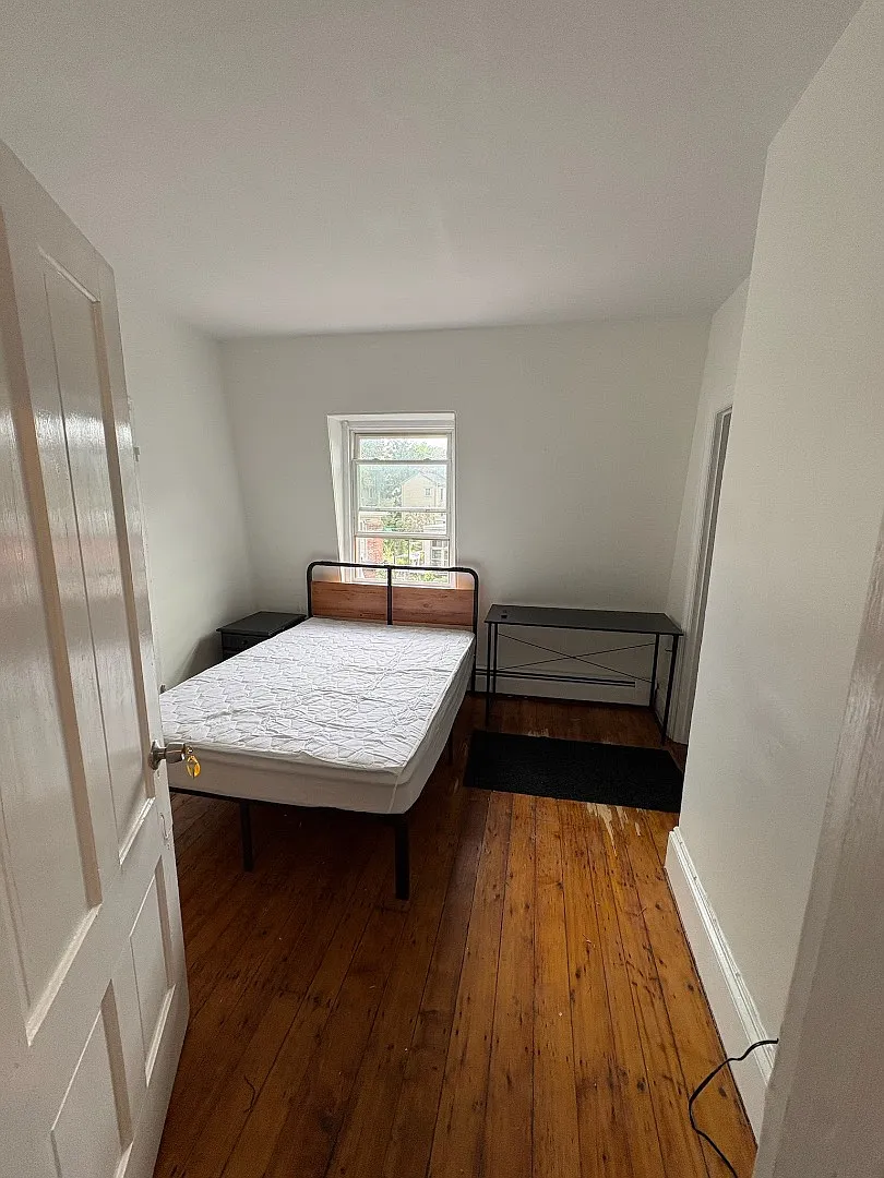2 East Street - Floor 3 Room 2 — Photo 1