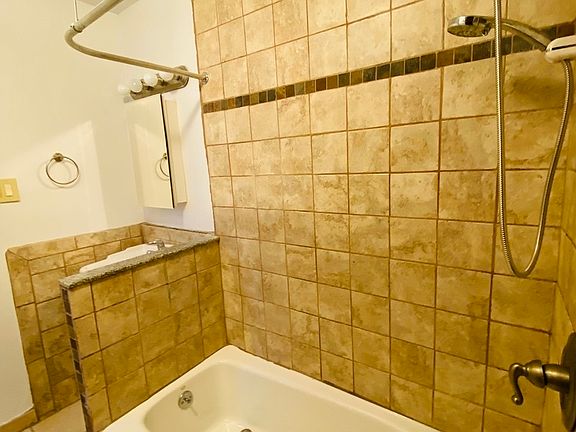 4th image of 124 Parrott Pl #5C