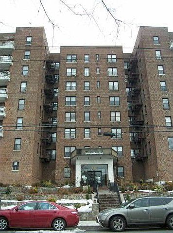 1st image of 650 Warburton Ave APT 4A