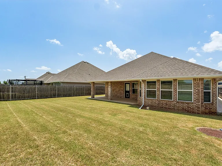 6509 NW 150th Ter — Photo 39