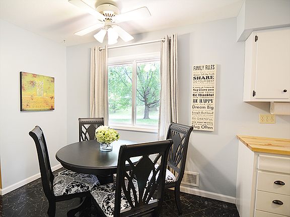 Sunny eat-in kitchen