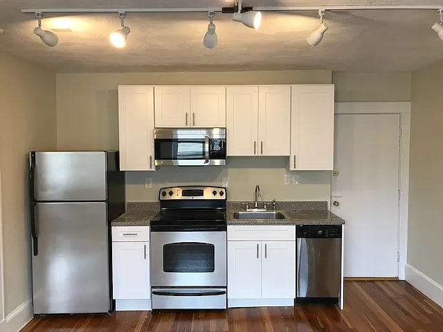 2 bed, 750 sqft, $3,250 — Photo 2