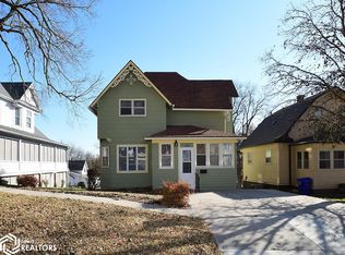 109 N Chestnut St, Avoca, IA 51521