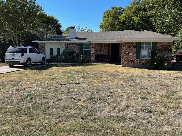 506 E Willow, Lott, TX 76656
