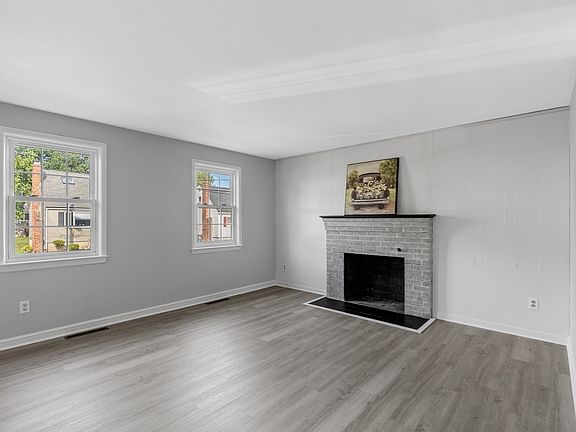 4th image of 37 Watson St