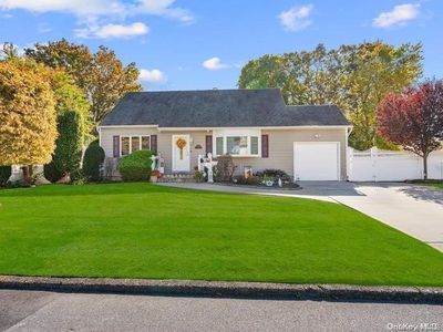 1382 America Avenue, West Babylon, NY, 11704