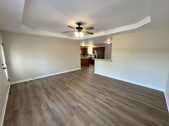 5th image of 163 Royal Dr