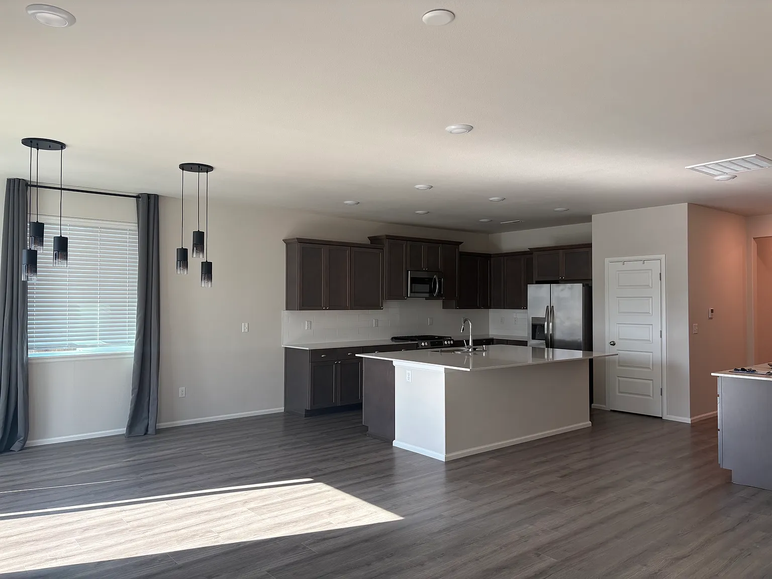3 bed, 1670 sqft, $2,975 — Photo 2