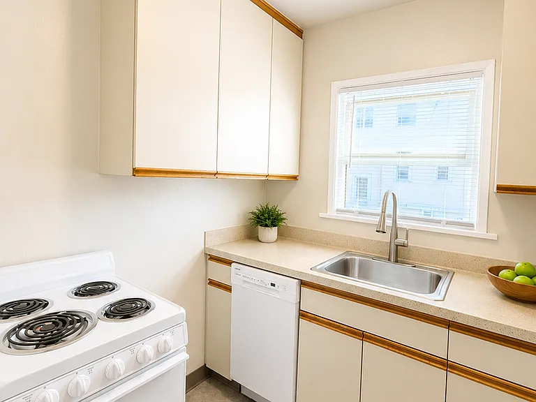 Town Manor Apartments — Photo 7