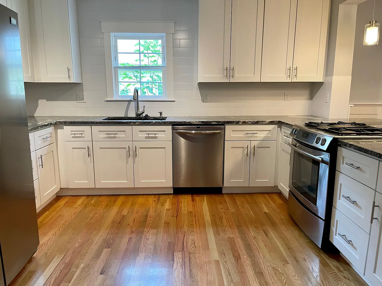 5 bed, 2855 sqft, $3,300 — Photo 3