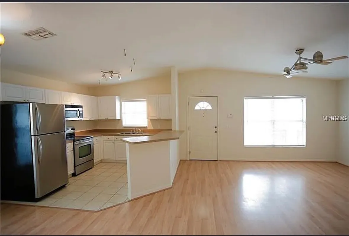 3 bed, 1215 sqft, $2,500 — Photo 3