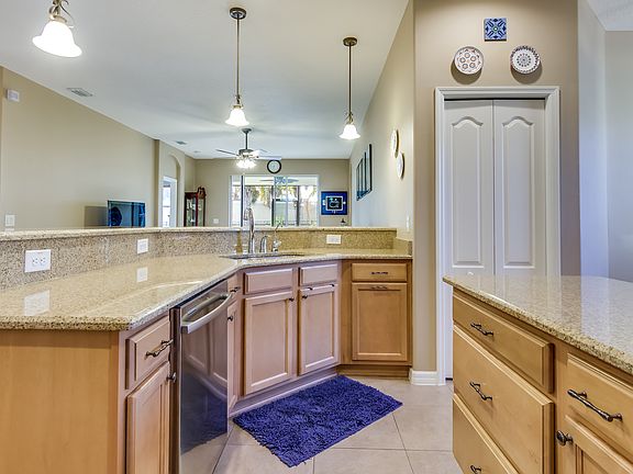 3rd image of 3688 Hollisten Cir