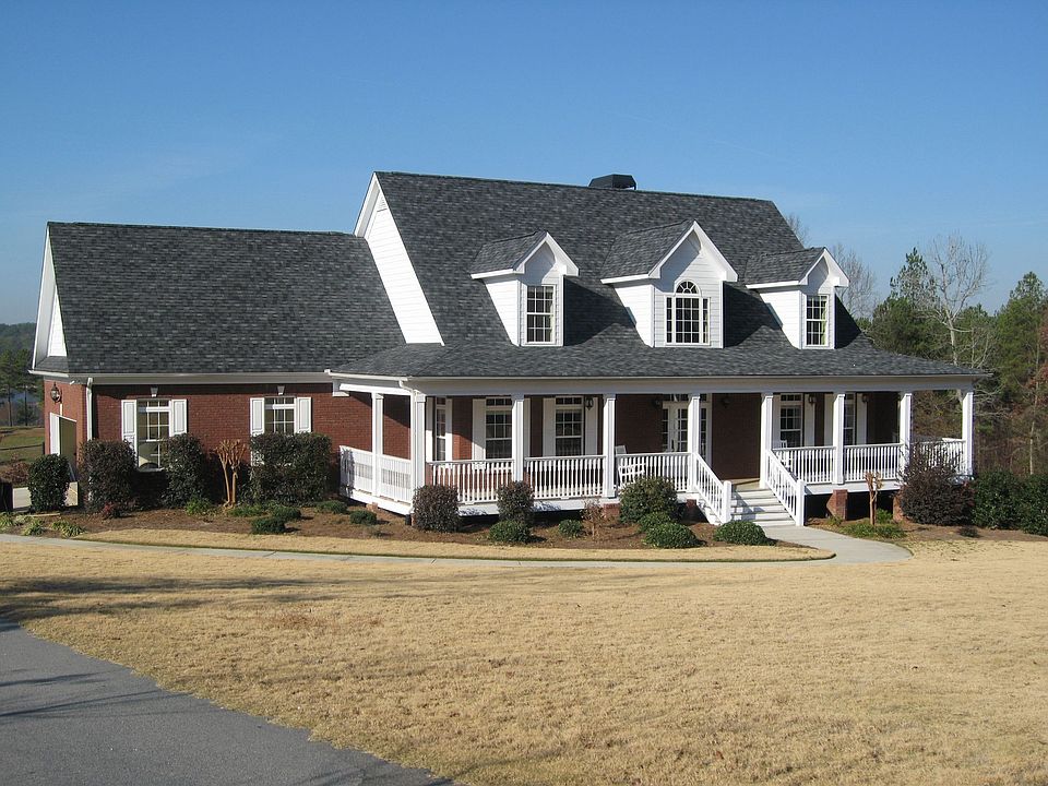 Total privacy  private drive to home by the lake