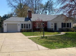 1412 Bridle Rd, Saint Louis, MO 63119