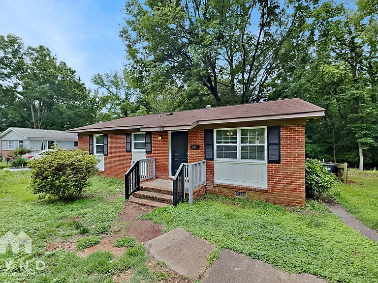 2405 Longleaf Dr — Photo 1