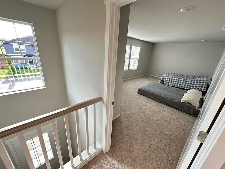 2406 Hyde Ct NE — Photo 26
