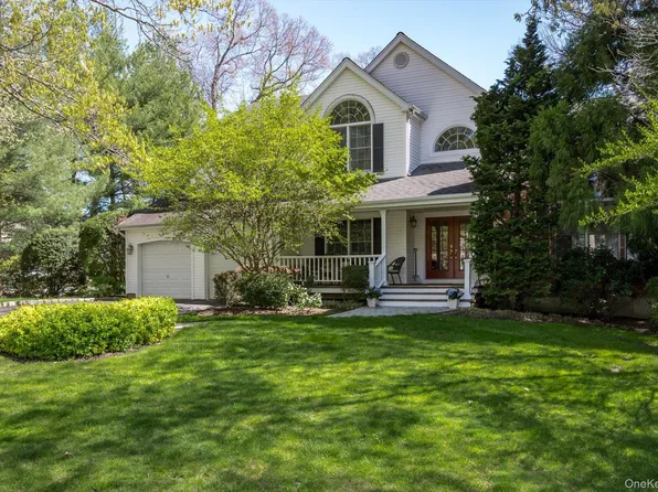 1 Fox Hollow Court, Dix Hills, NY 11746