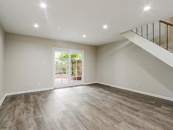 4th image of 311 N Temple Dr