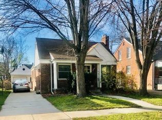 20428 Roscommon St, Harper Woods, MI 48225