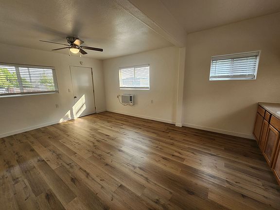 4th image of 3510 S Market St #1