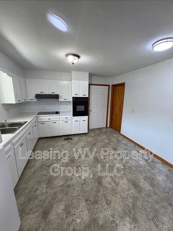 4 bed, 2.0 bath, 1800 sqft, $2,000 — Photo 2