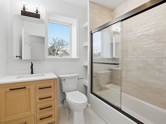 4th image of 88 Holland St #1
