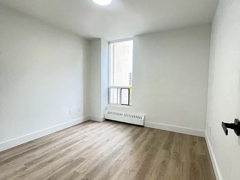 70 Paisley Blvd W — Photo 15