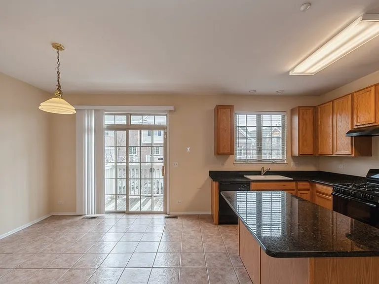 593 Prestwick Ln — Photo 38