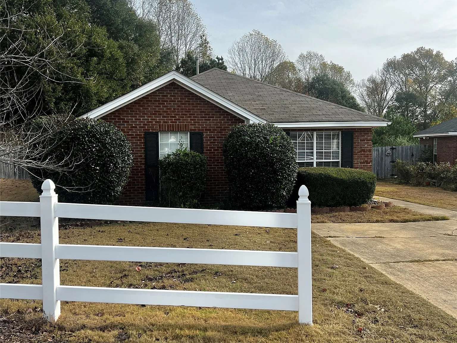 4 bed, 2.0 bath, 1407 sqft, $1,600 — Photo 3