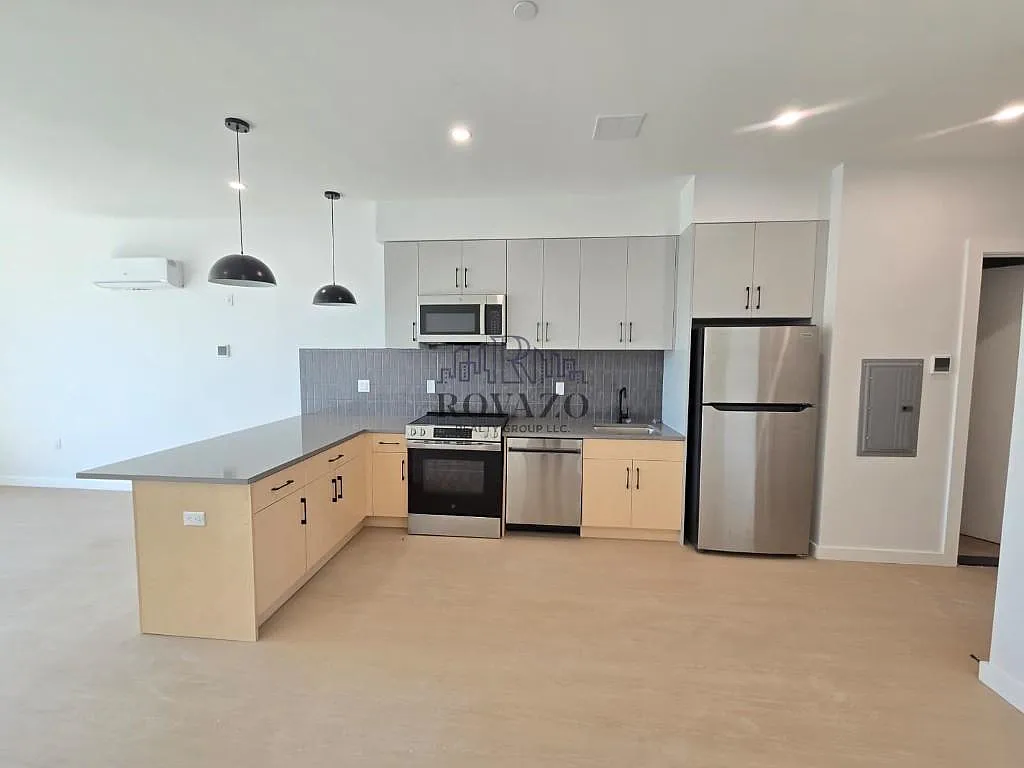 2 bed, 827 sqft, $2,800 — Photo 3
