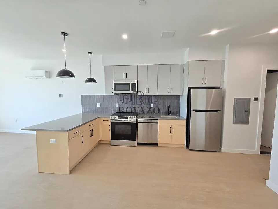 74 Webster St #4A