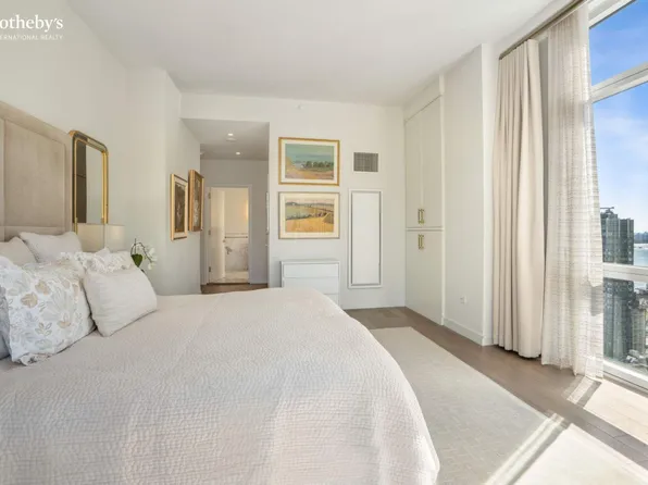 305 East 51st Street image 8 of 22